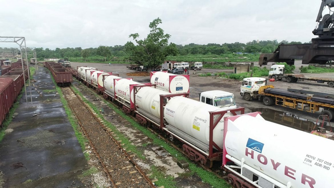 200 MT of oxygen arrives in Bangladesh from India Via Oxygen Express